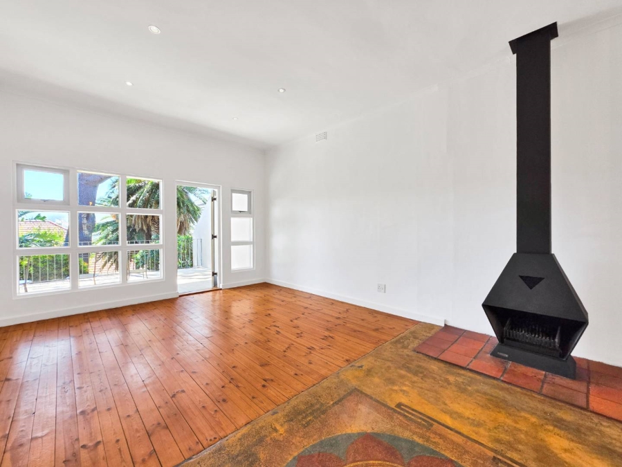 2 Bedroom Property for Sale in Vredehoek Western Cape